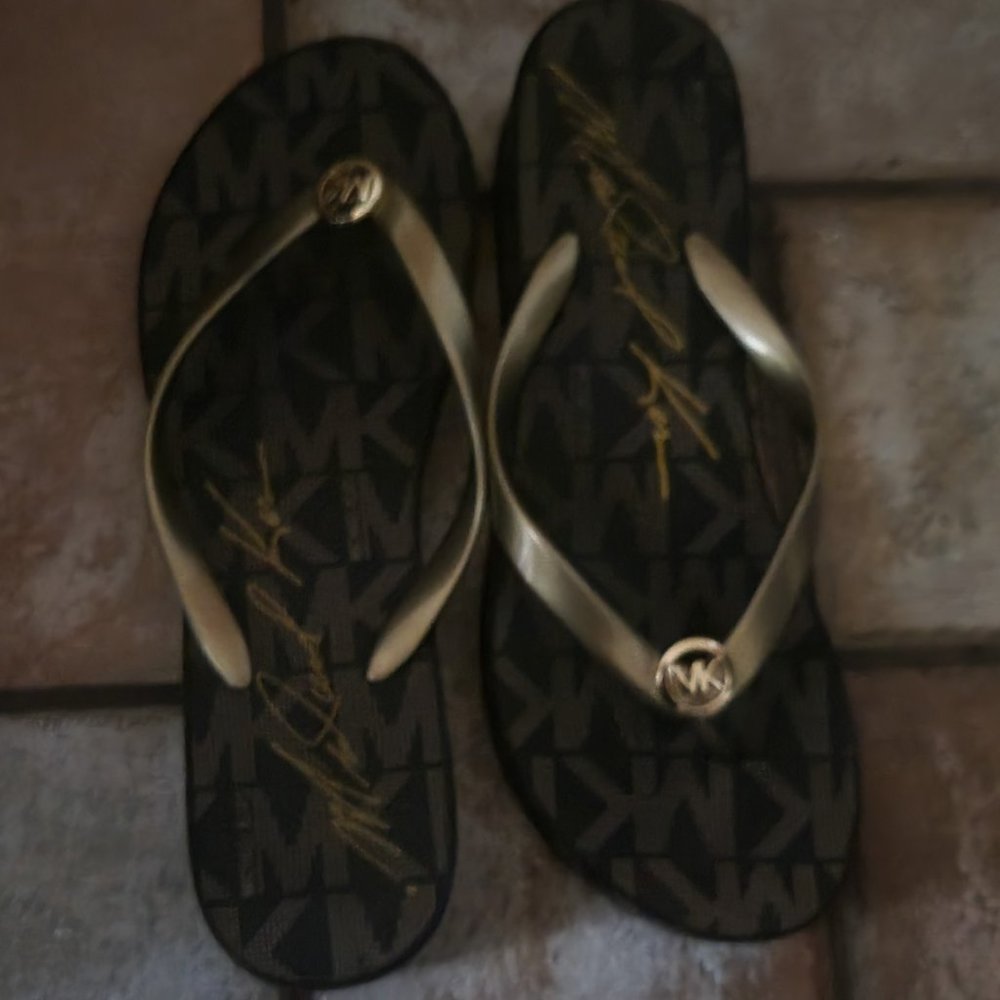 Michael kors Bedford logo flip flops